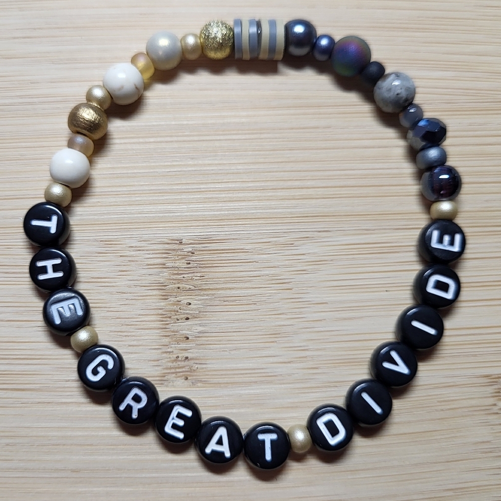 The Great Divide- Noah Kahan Friendship Bracelet, Size 7.5"
